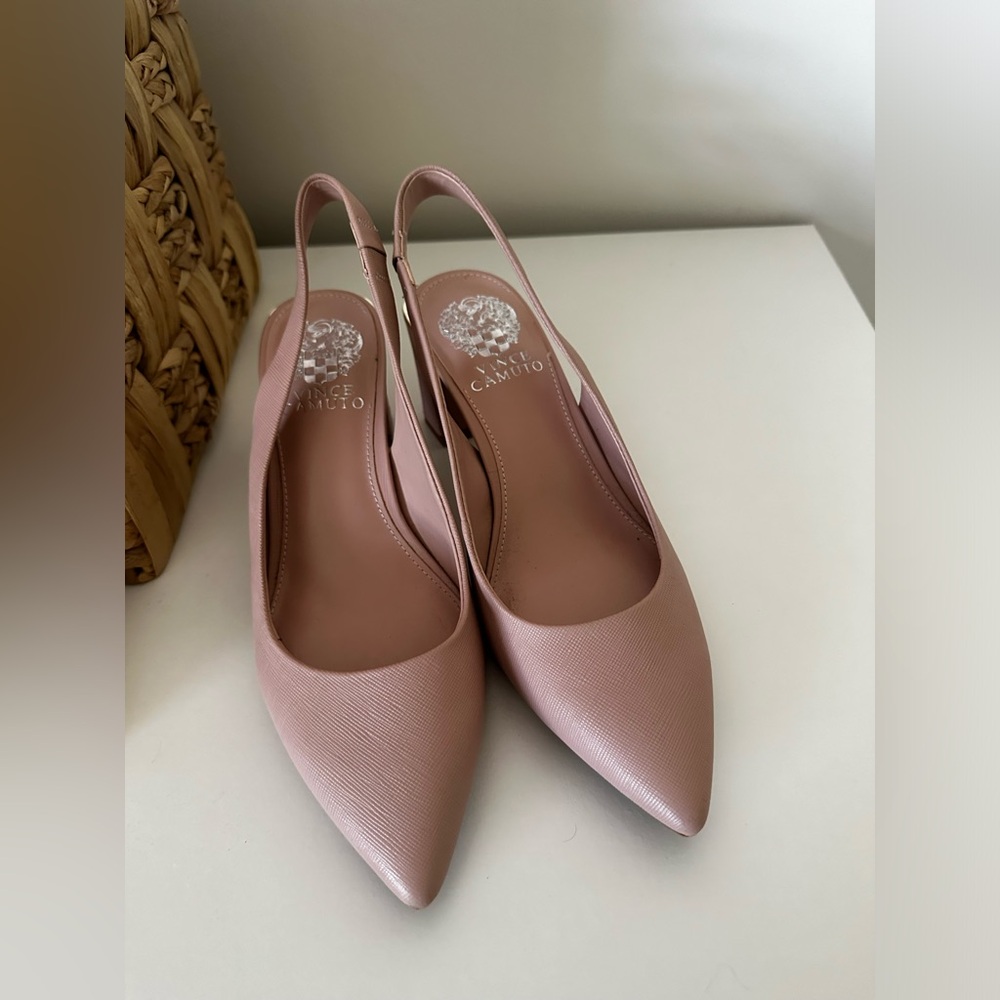 Vince Camuto Women’s Hamden Pink Pointed Toe Heels.